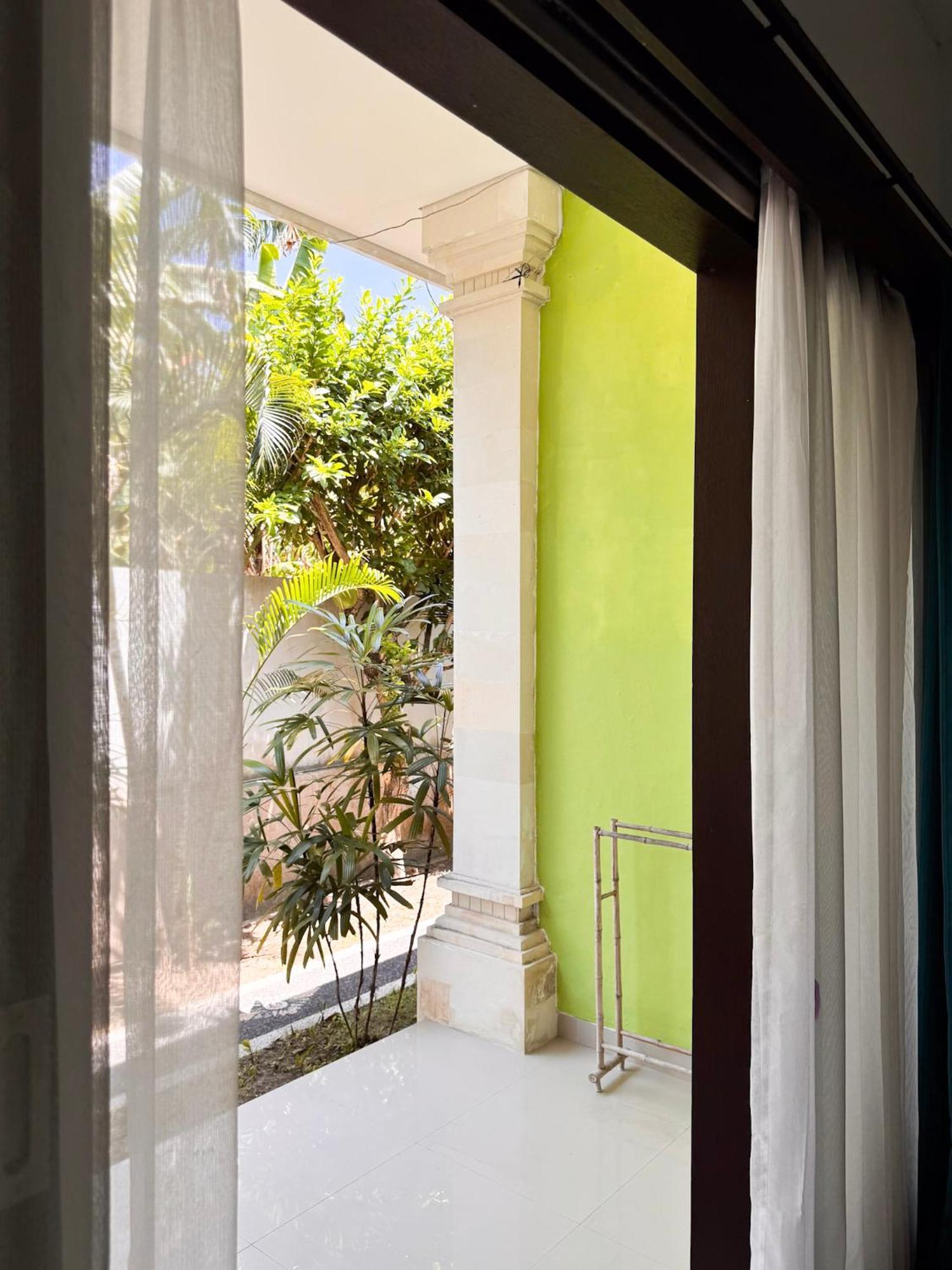 Urban Jungle Beach House Canggu Eksteriør billede