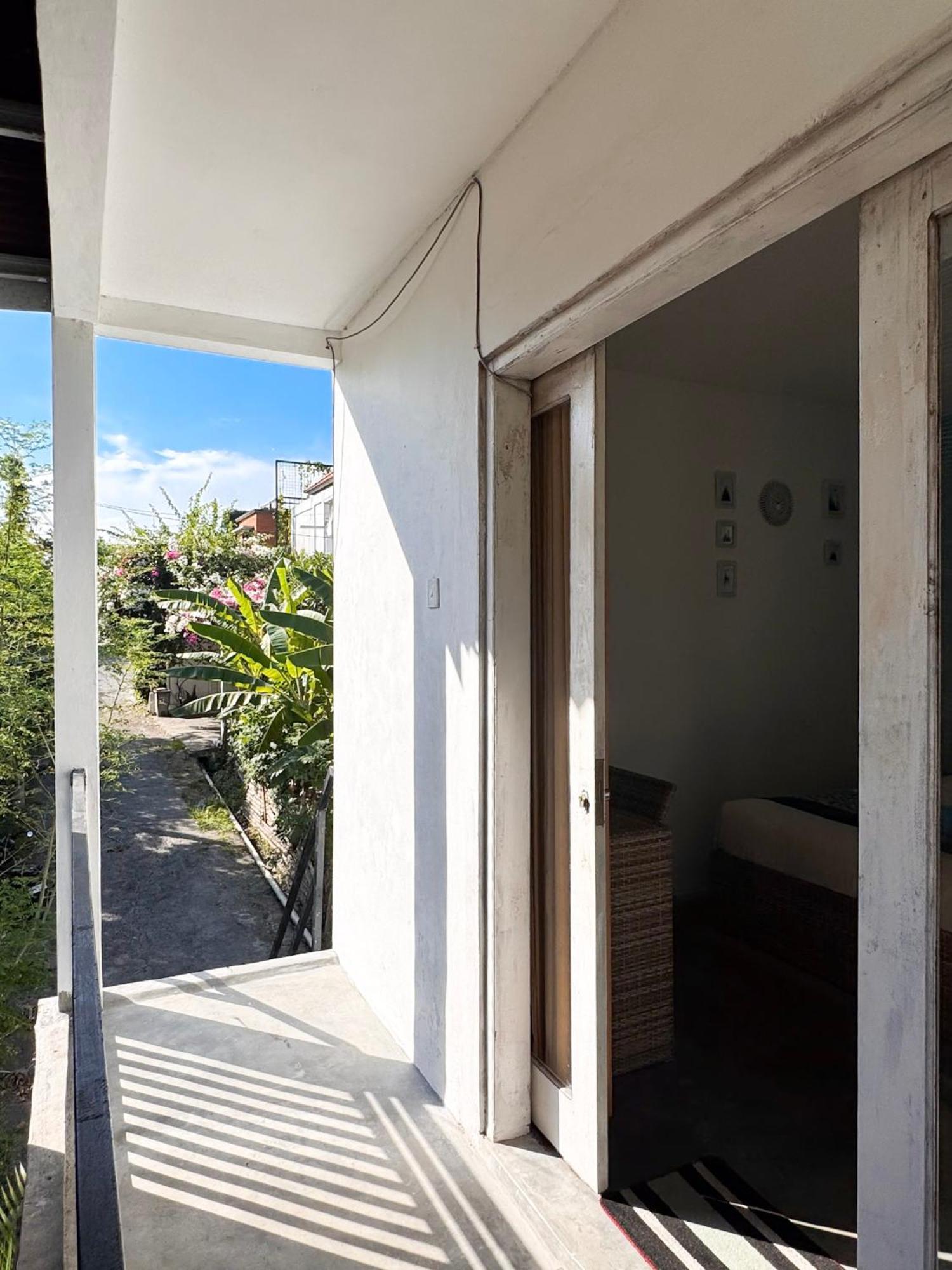 Urban Jungle Beach House Canggu Eksteriør billede