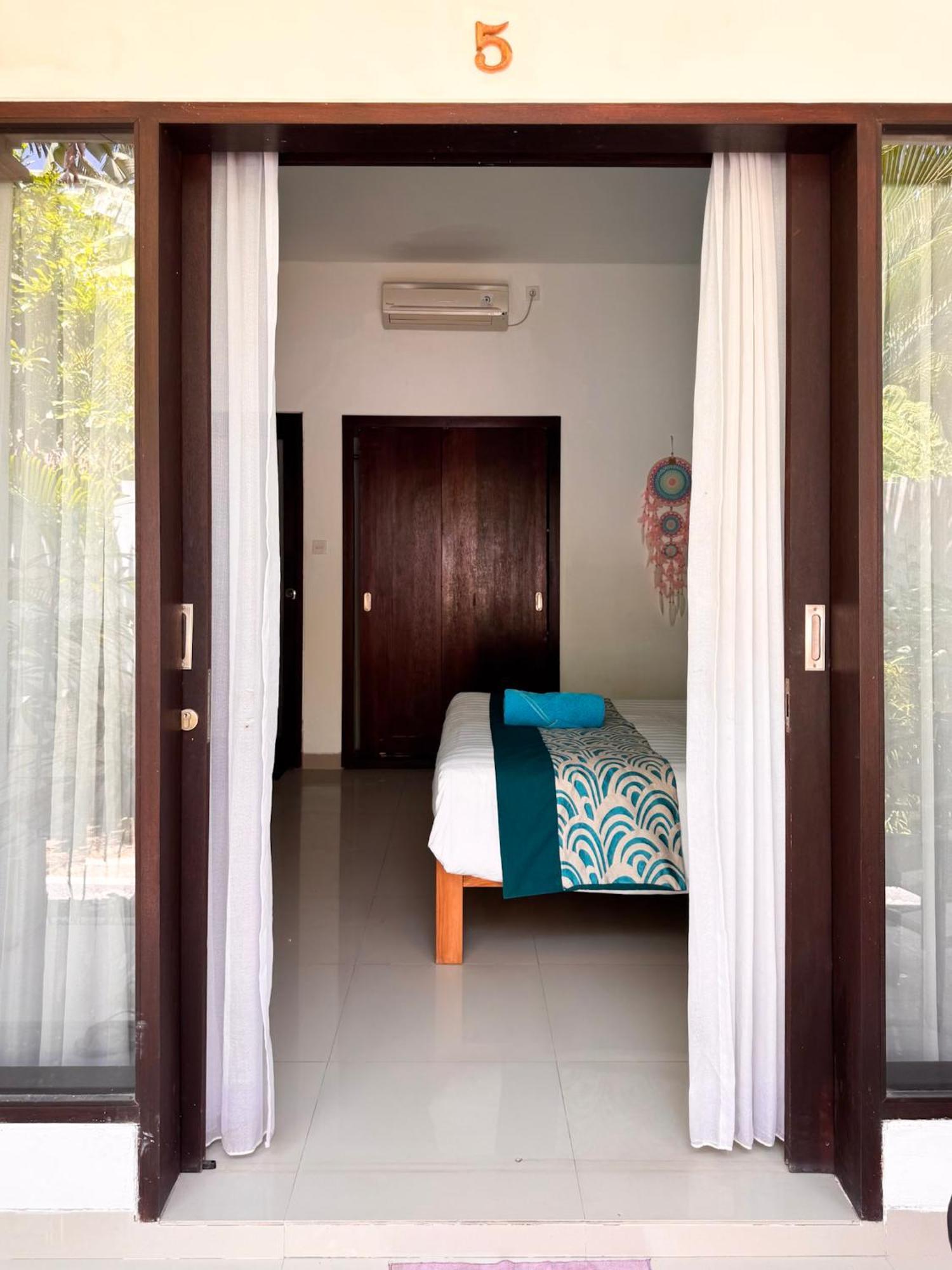Urban Jungle Beach House Canggu Eksteriør billede