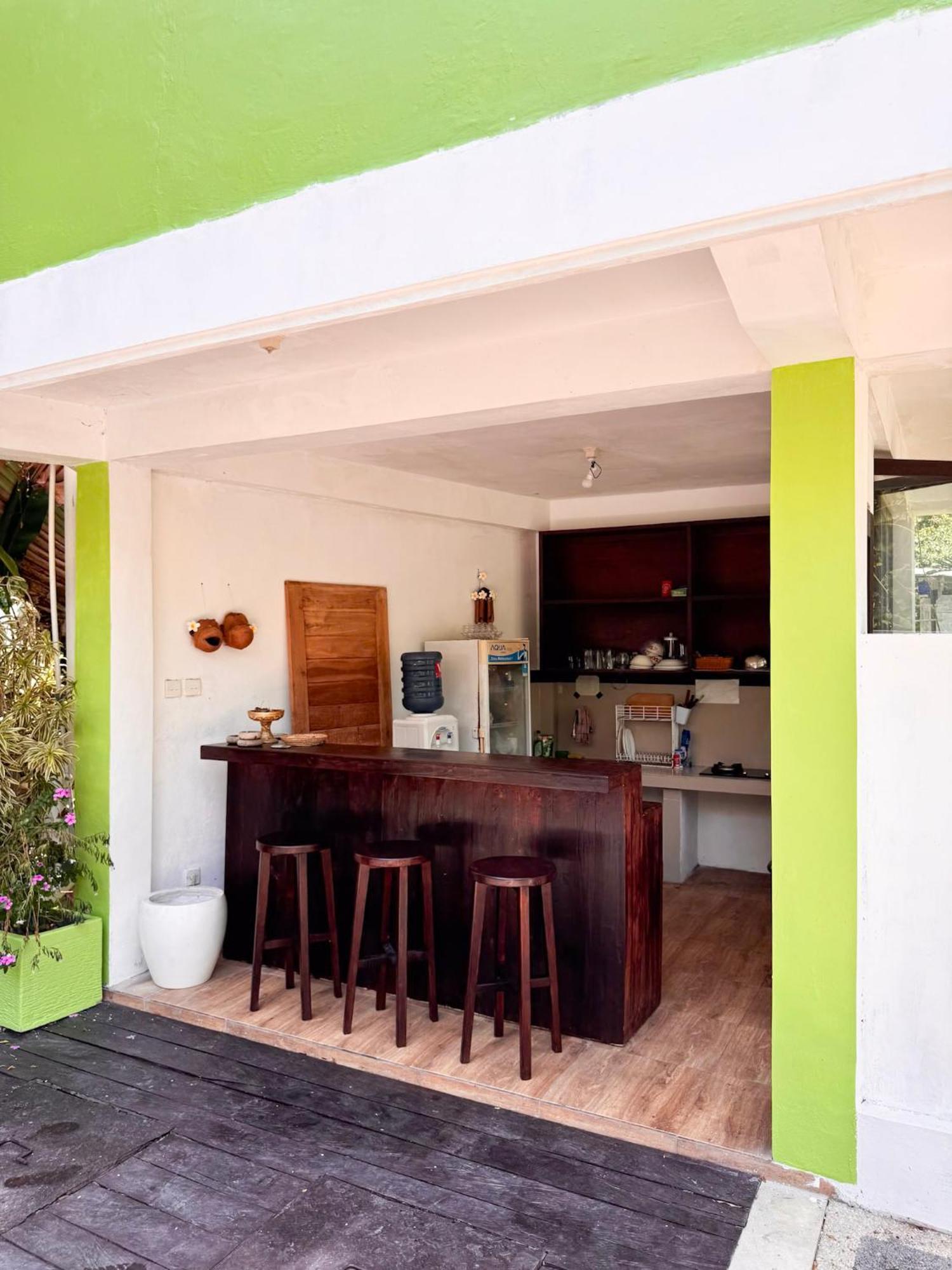 Urban Jungle Beach House Canggu Eksteriør billede